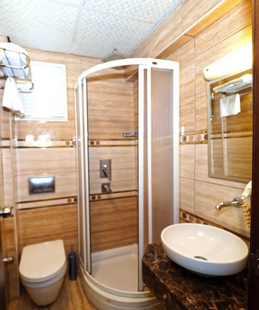 Elysion Hotel 44/48