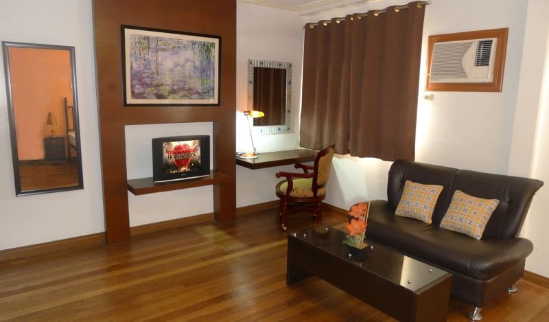 1775 Adriatico Suites 10/17