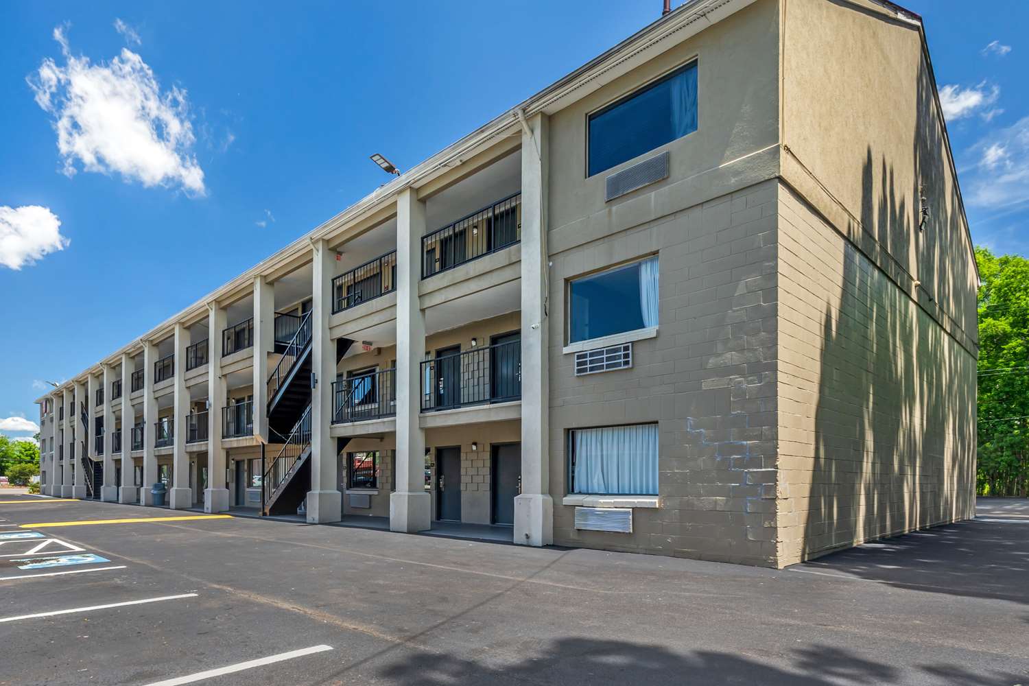 Econo Lodge Inn & Suites Virginia Beach - Norfolk 14/15