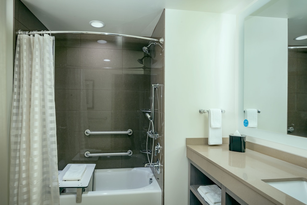 Hyatt House Anchorage 60/62