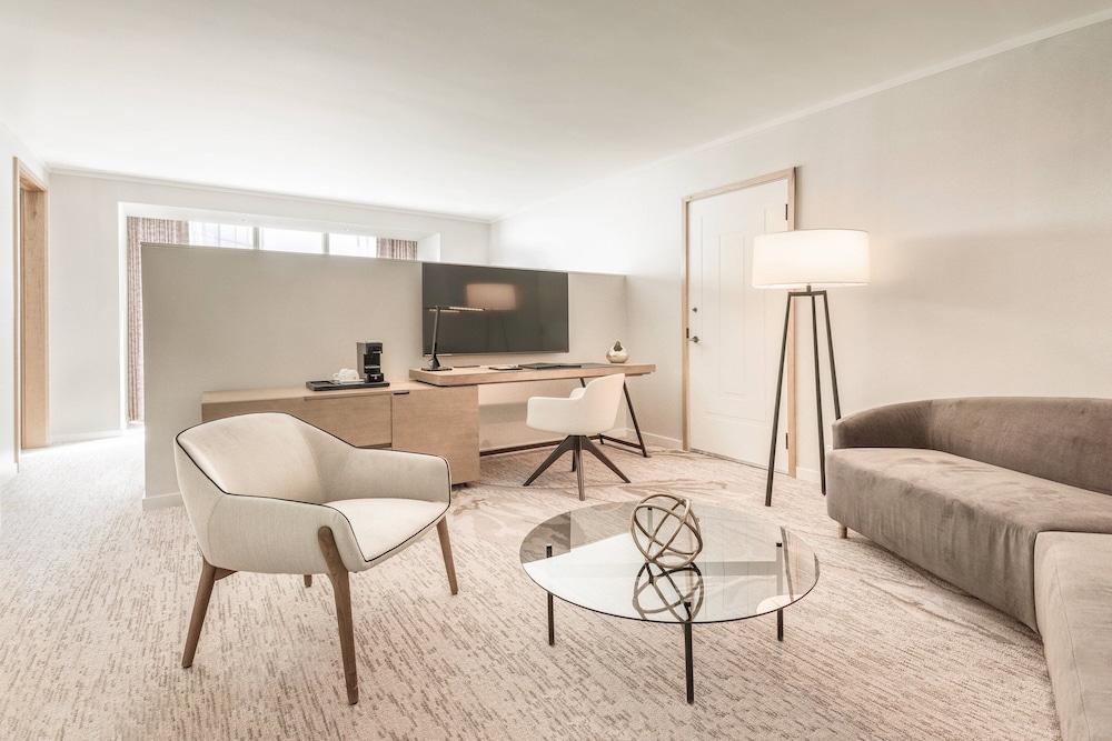JW MARRIOTT PARQ VANCOUVER 40/52