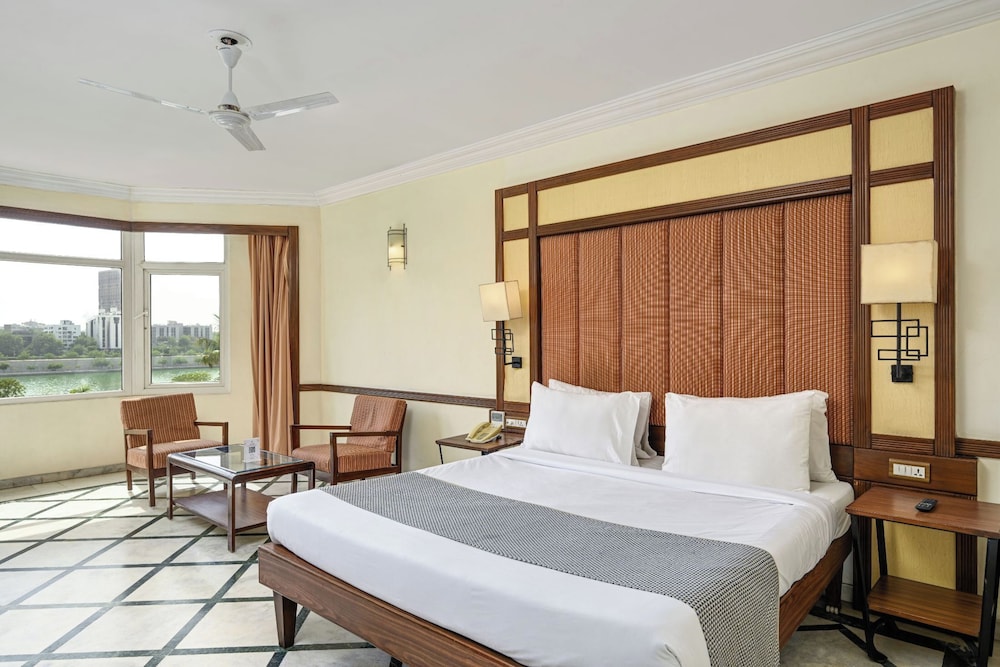 Cama Hotel 23/50