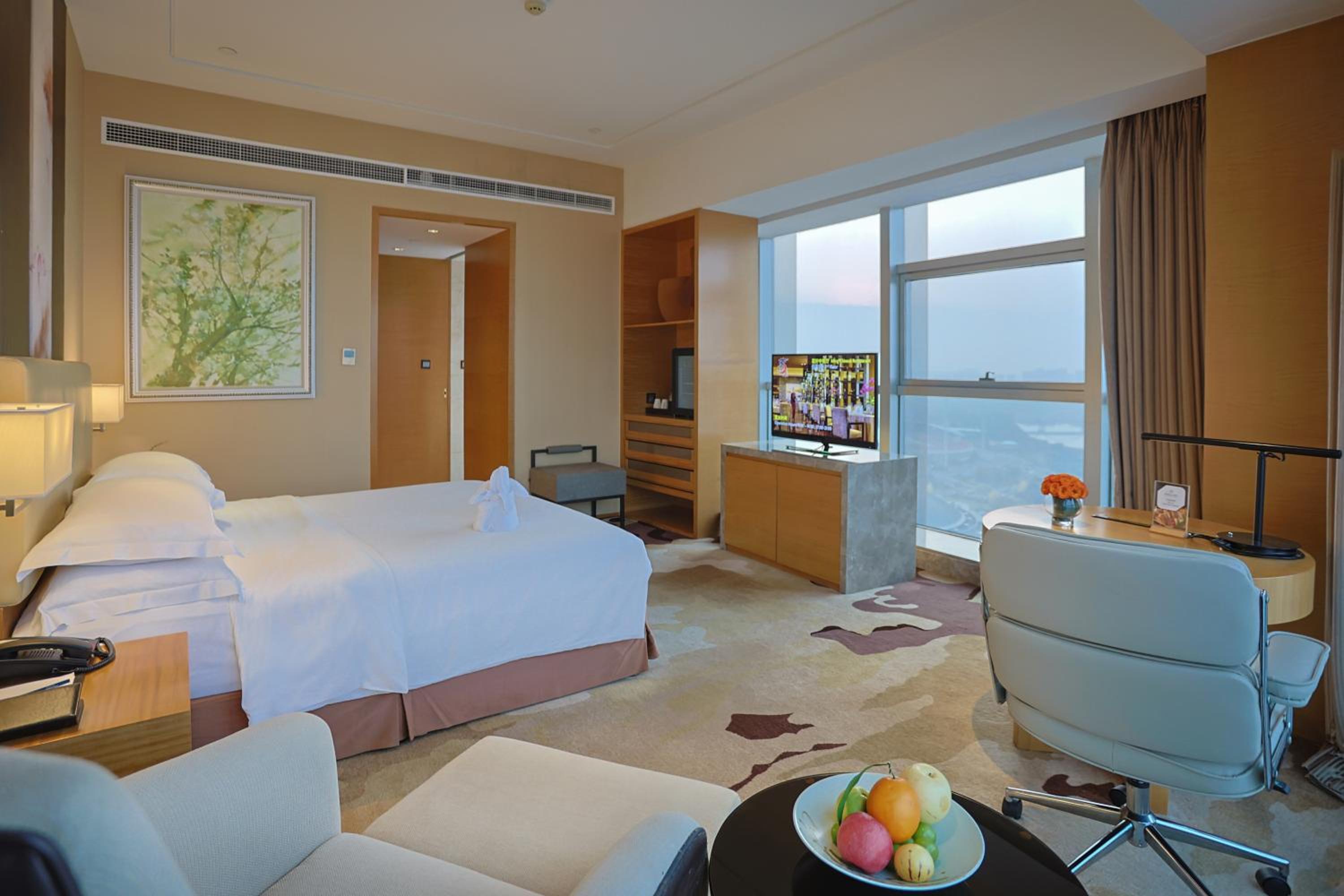 Standard, King Bed, City View
