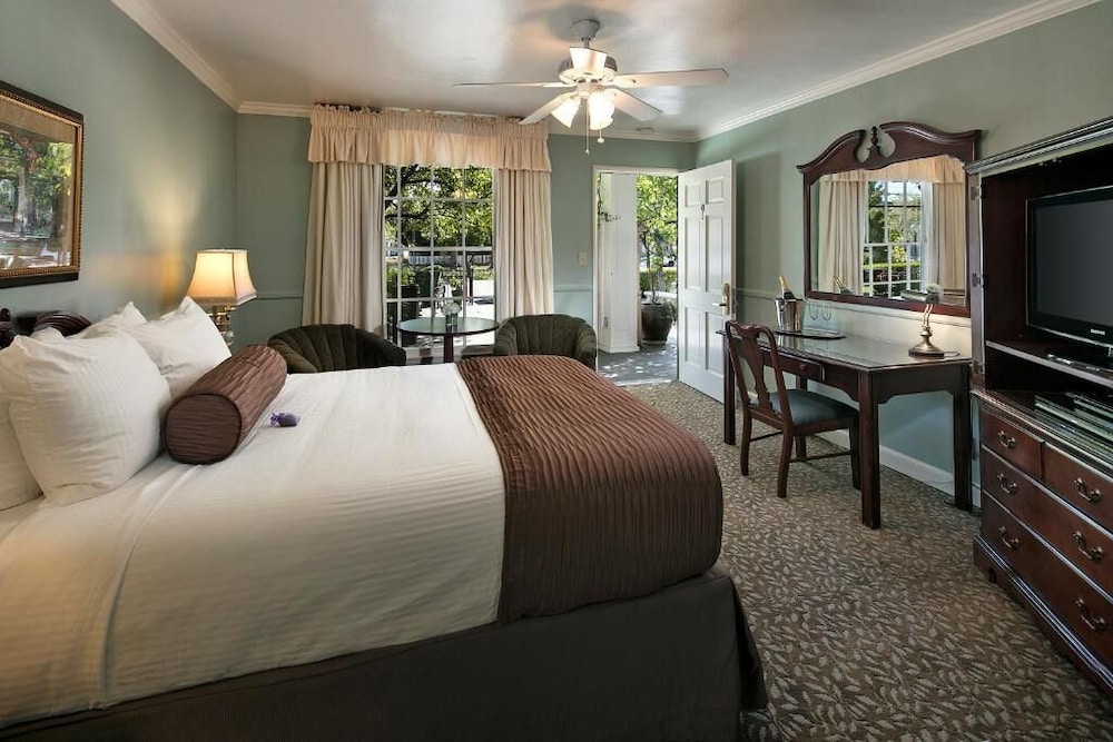 Lavender Inn By The Sea 36/45