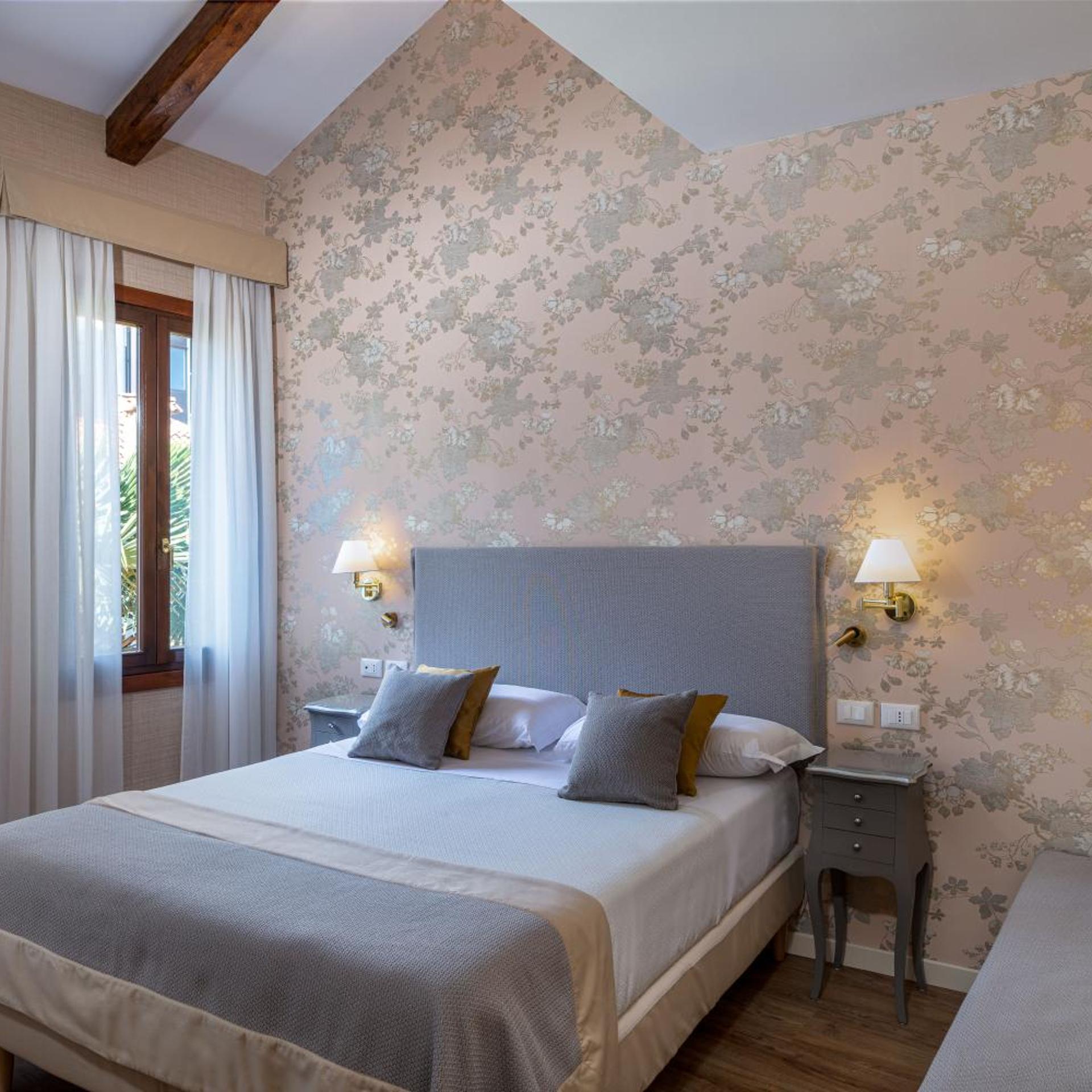 Room, Triple