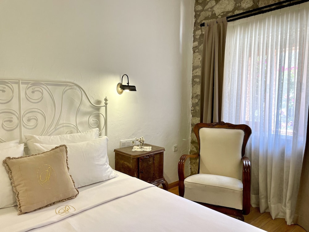 Krem Hotel 15/50