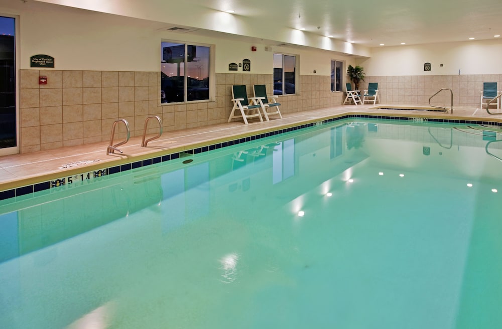 Holiday Inn Express Hotel And Suites Wichita Airport 5/58