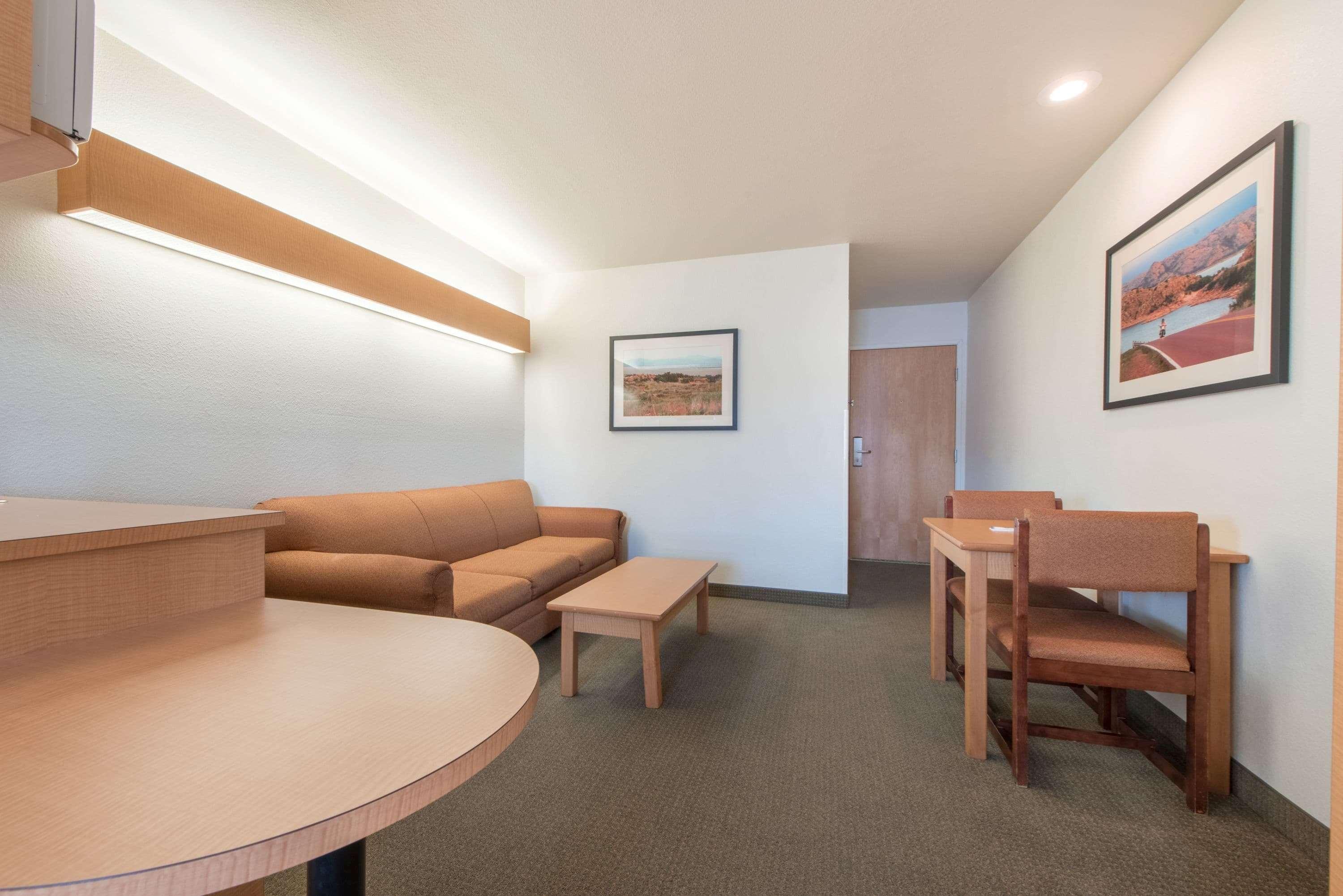 Microtel Inn & Suites by Wyndham Altus 5/16