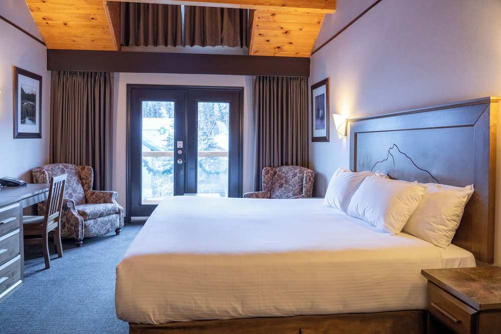 LOFT, SUITE, KING AND TWIN BEDS