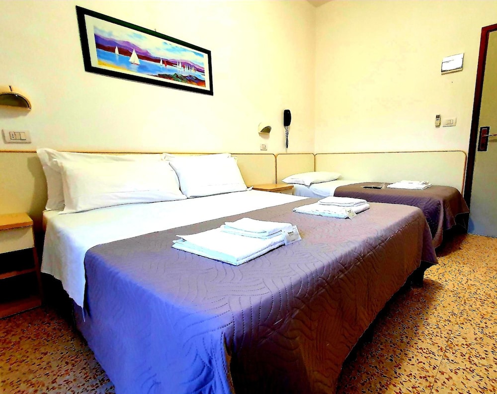 Hotel Lively 9/40