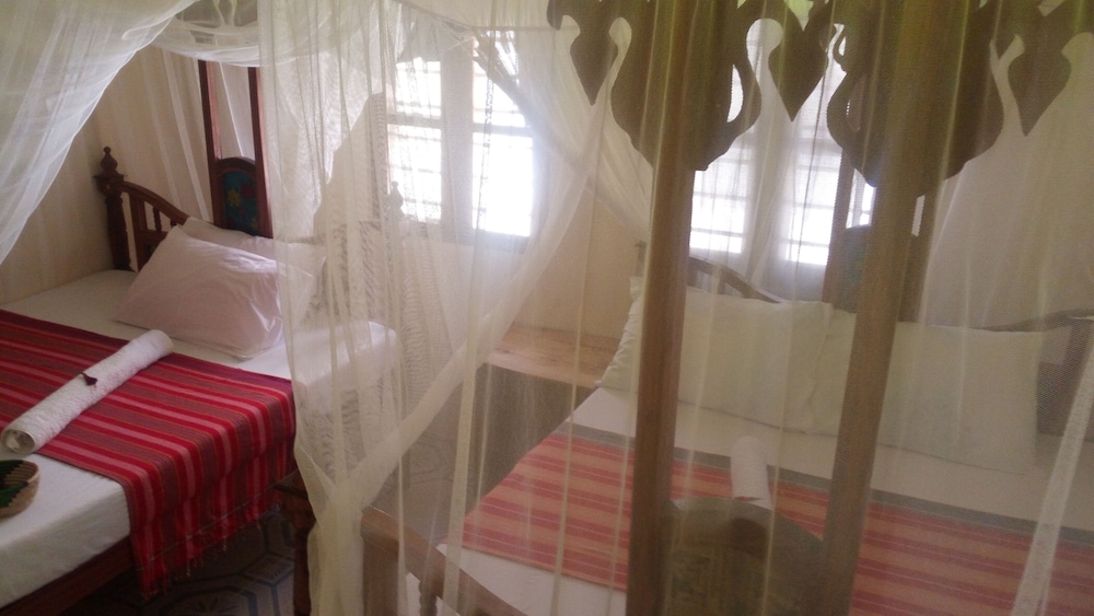 Blue Earth Beach Bungalows 43/72