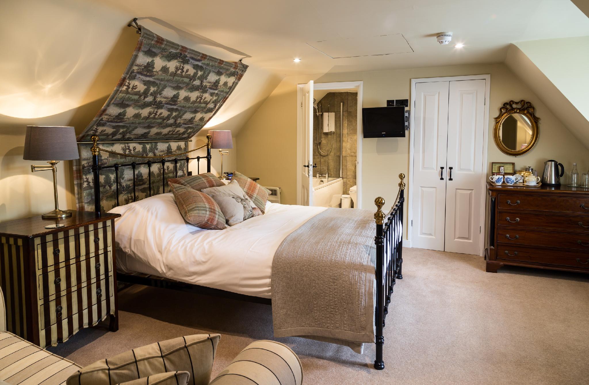 Stamford, Double Bed, Bathtub