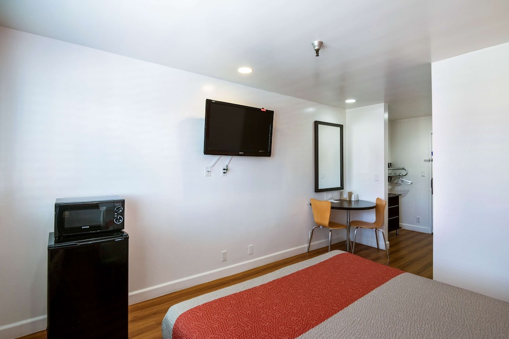 Motel6 Monterey Park, CA 20/47