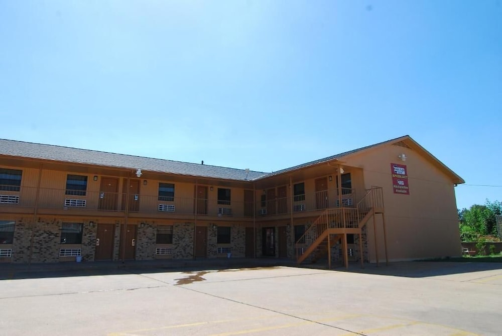 Coach Light Inn Brenham 2/37