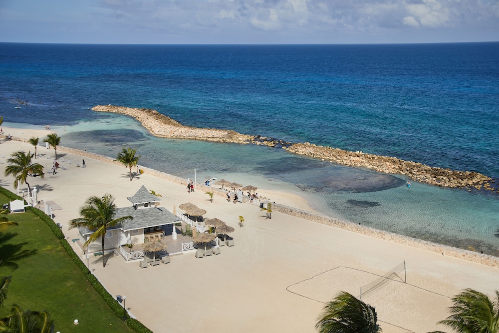 Bahia Principe Escape Runaway Bay 68/70