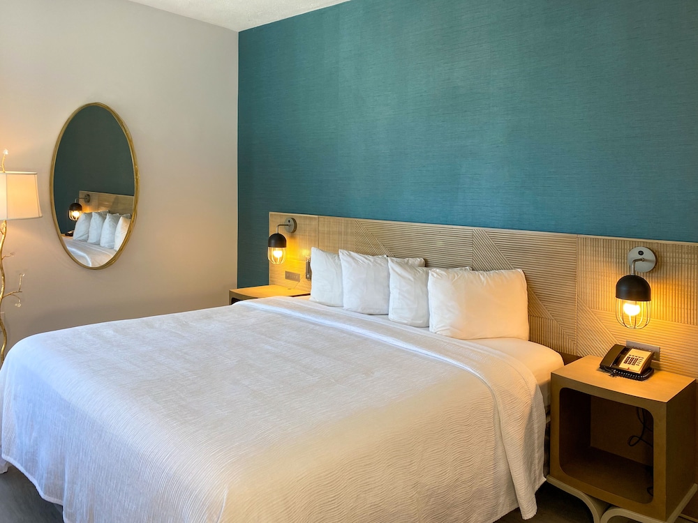 Marseilles Hotel 34/75