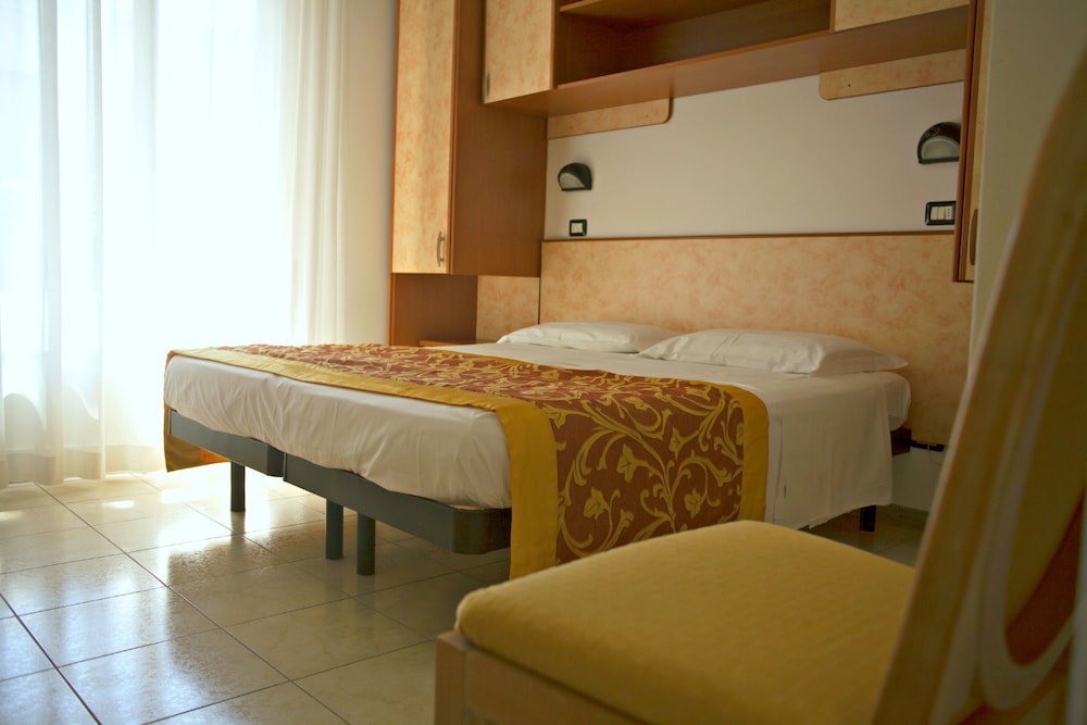 Hotel Cannes 10/37