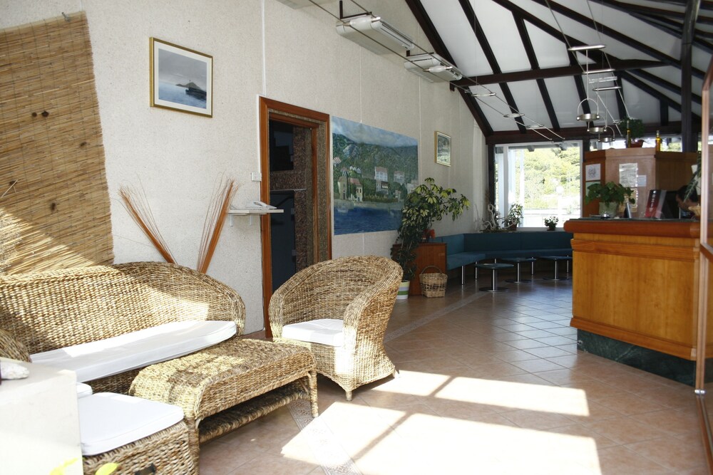 HOTEL ZLATNI LAV 26/37