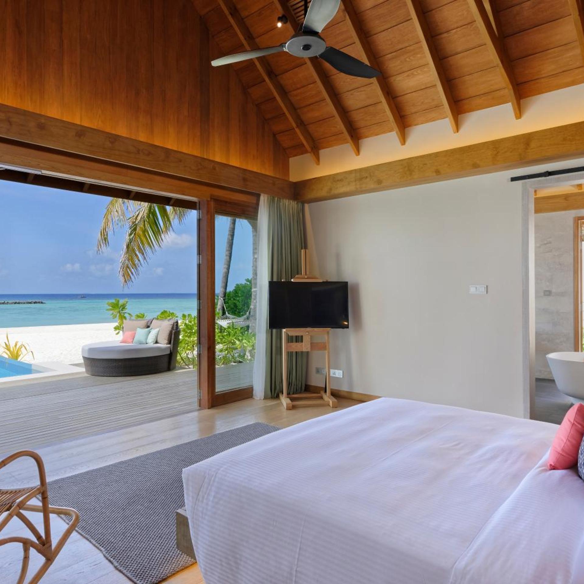 2 Bedrooms, Presidential, Beach Villa, with Pool، Emerald Faarufushi Resort and Spa 2/7