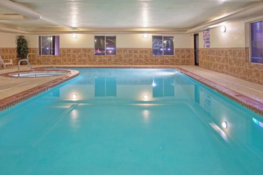 Holiday Inn Express Suites Cedar City 39/49