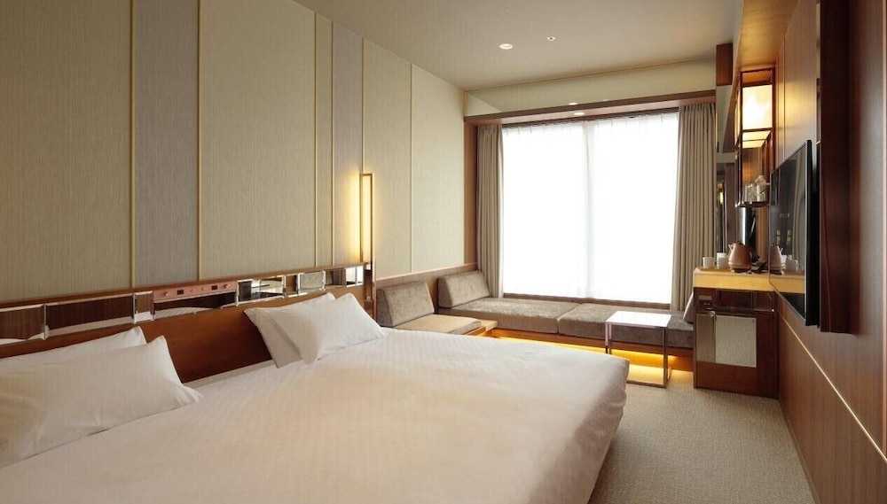 ROOM, KING BED, SOFA