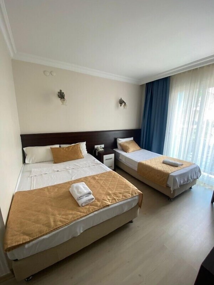 Theluna City Hotel 3/16