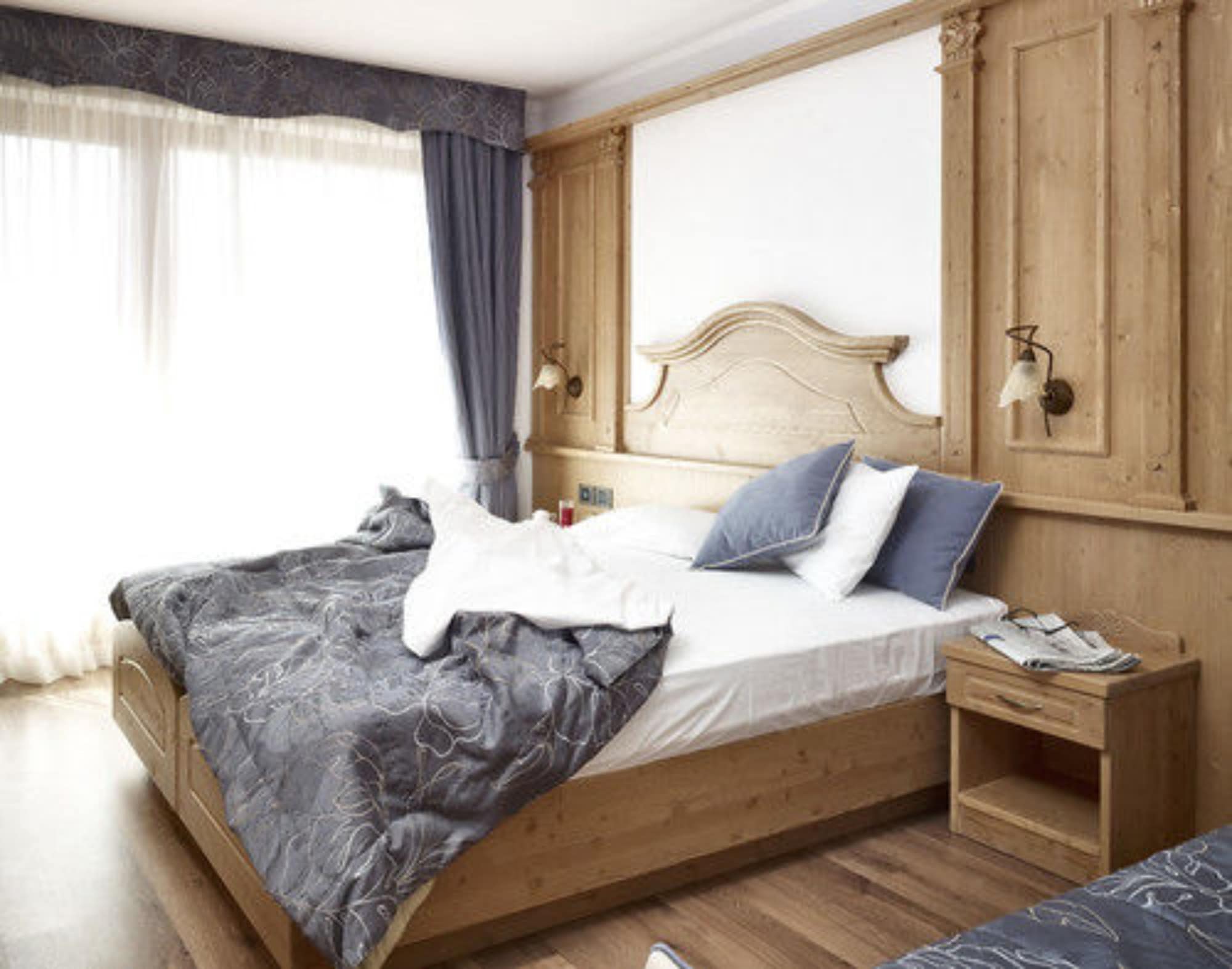 CLASSIC, DOUBLE OR TWIN BED, MOUNTAIN VIEW