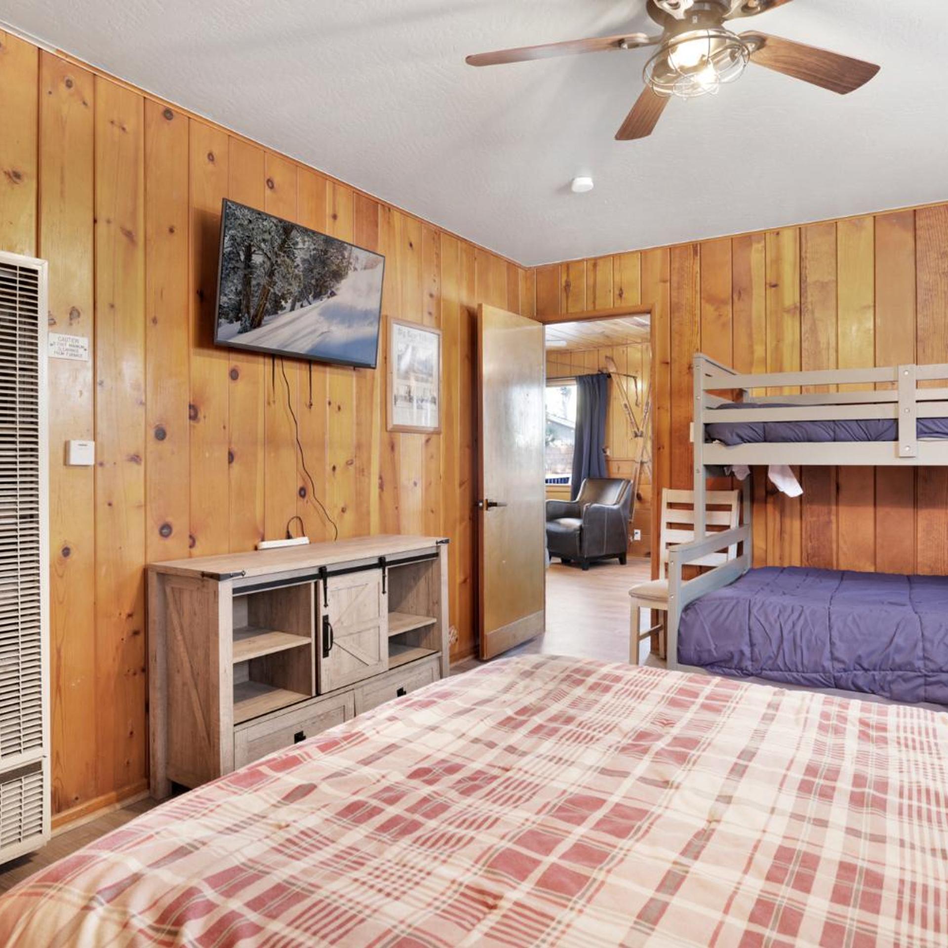 Lakeside Family Cabin by Big Bear Vacations 8/30