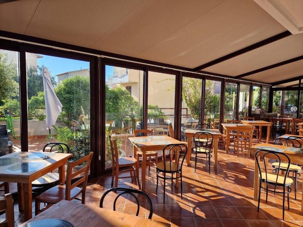 Mistral Hotel 51/62