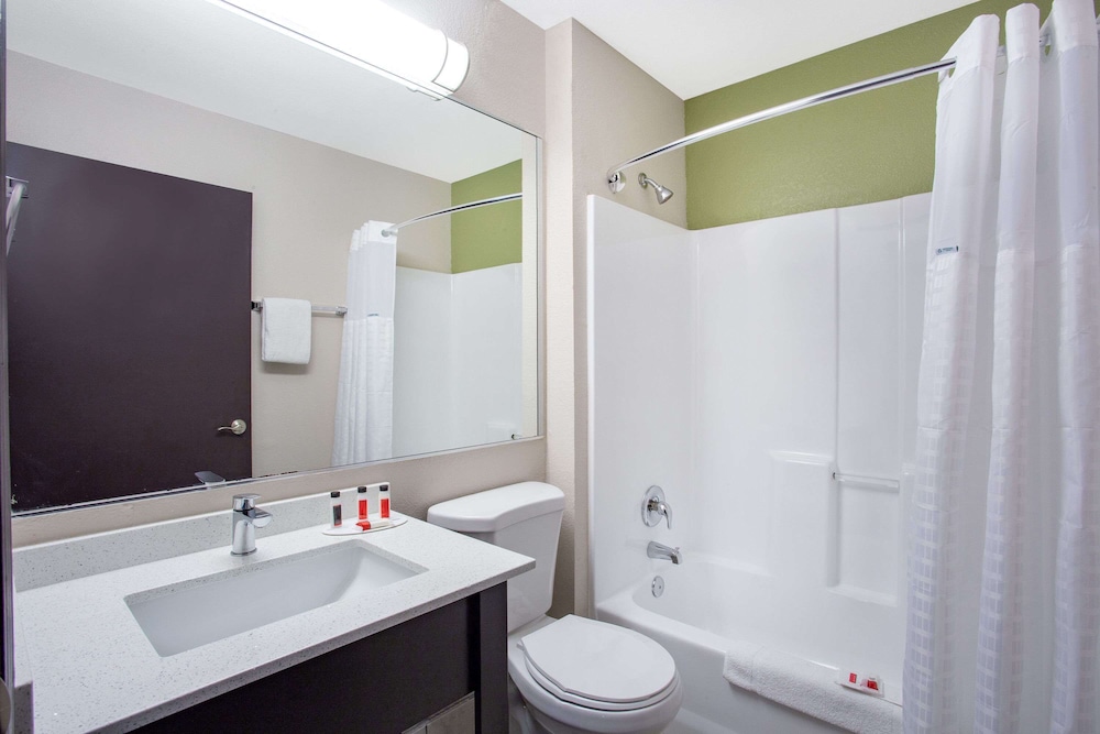 Baymont by Wyndham Phoenix I-10 near 51st Ave 51/55