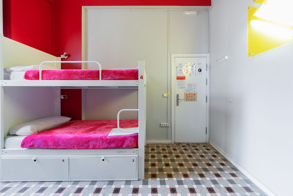 FEMALE DORM, FEMALE ONLY, 6 BEDS