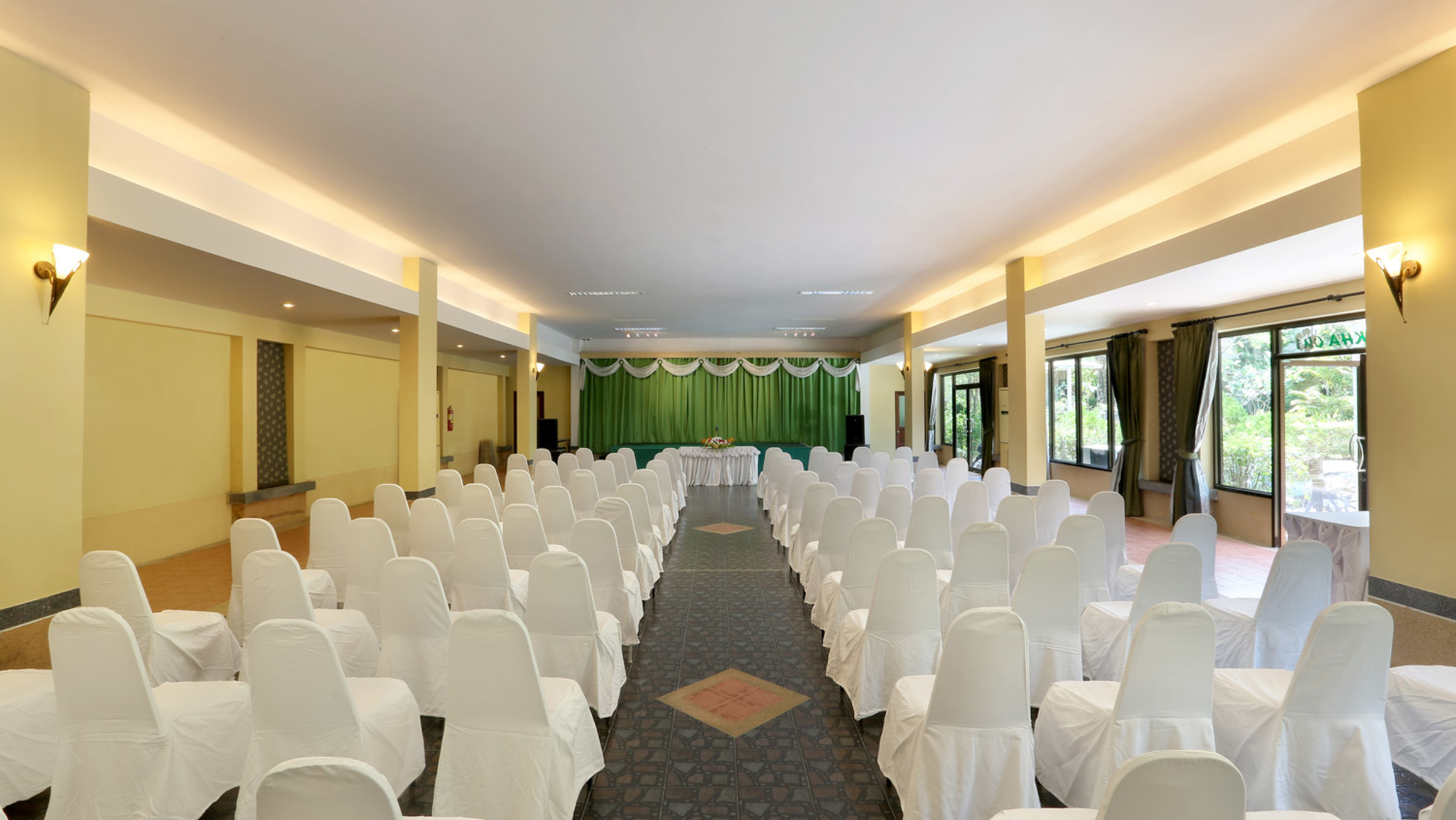 Hotel and Beach Bungalow at Lanta Resort 36/55