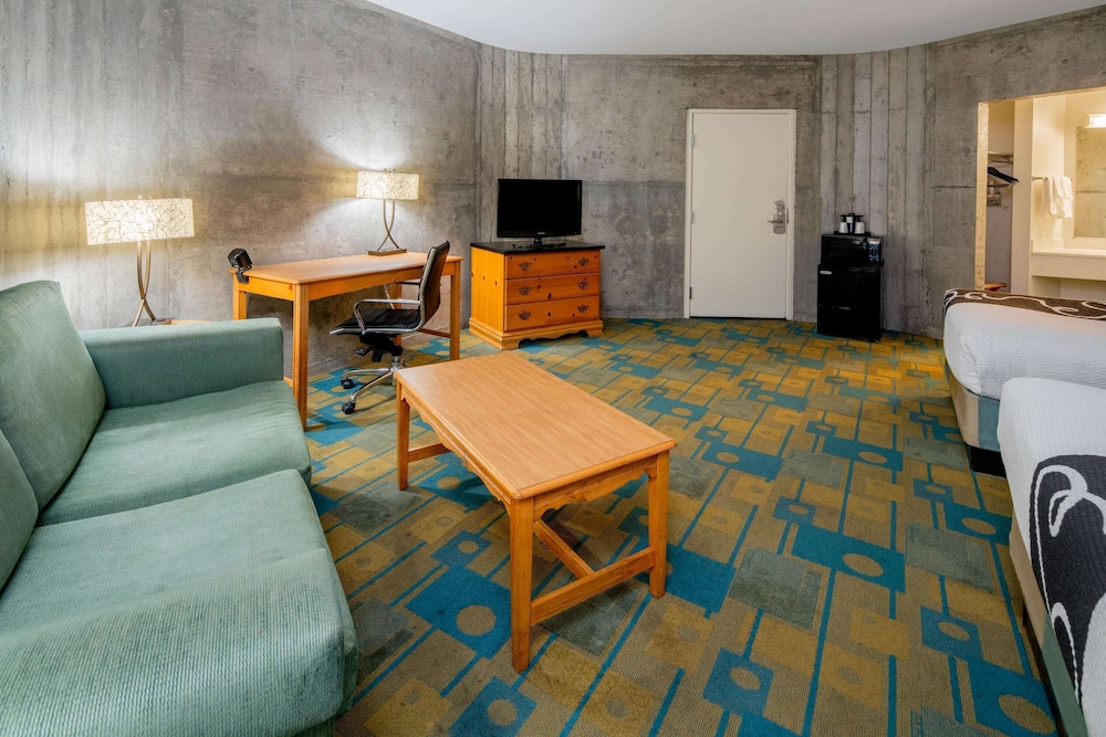 La Quinta Inn & Suites by Wyndham Irvine Spectrum 38/49