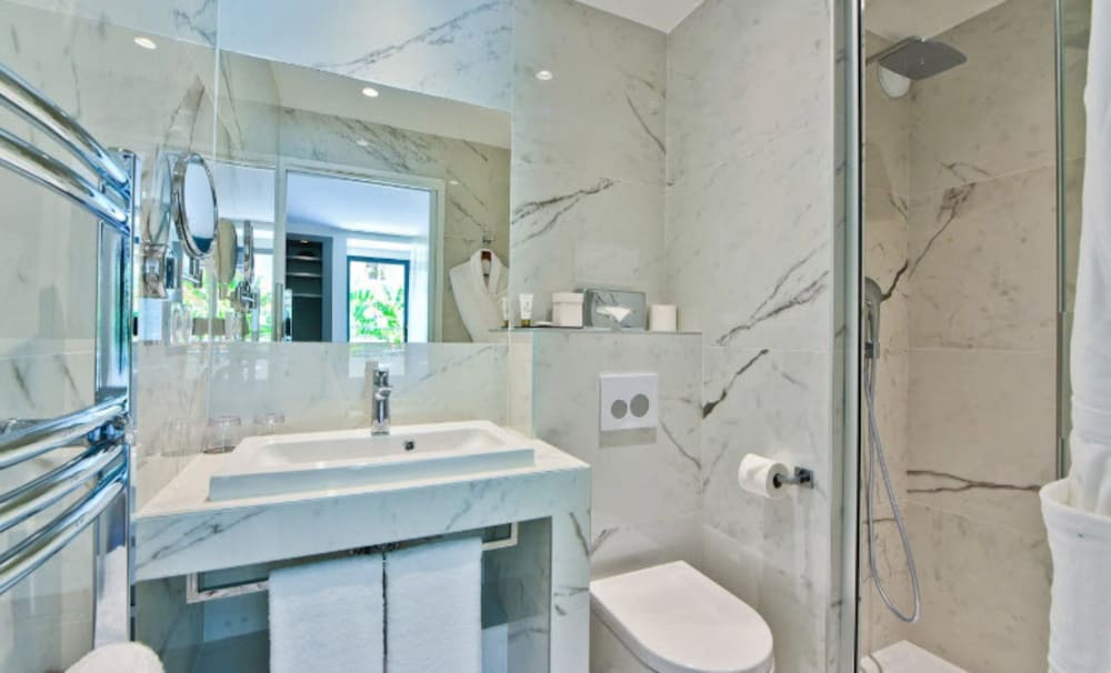 Hotel & Spa La Villa Port d Antibes 47/50