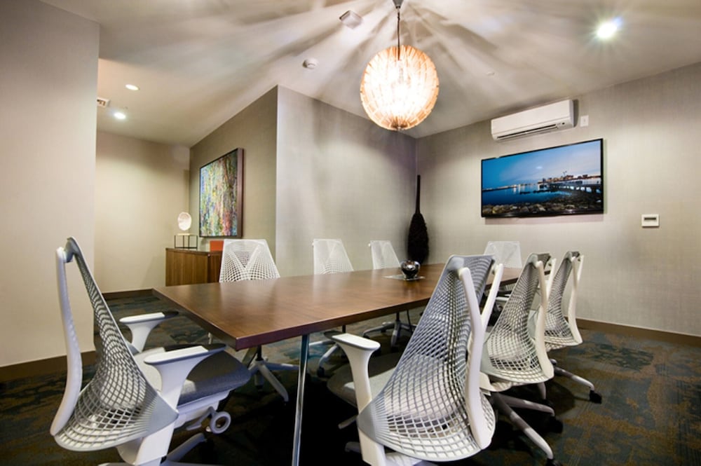 Global Luxury Suites East Boston 35/50