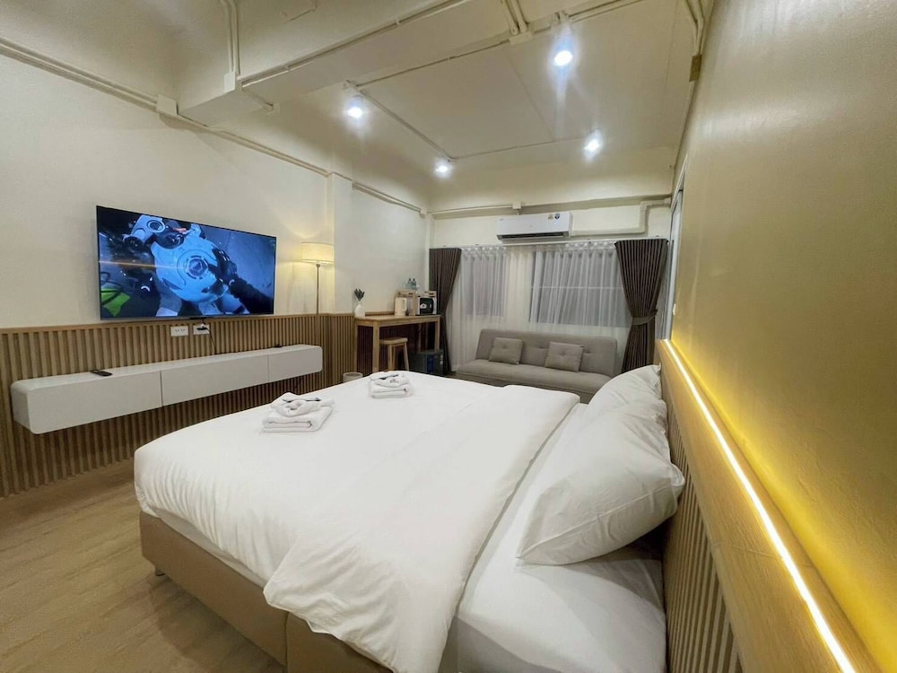Grand, King Bed
