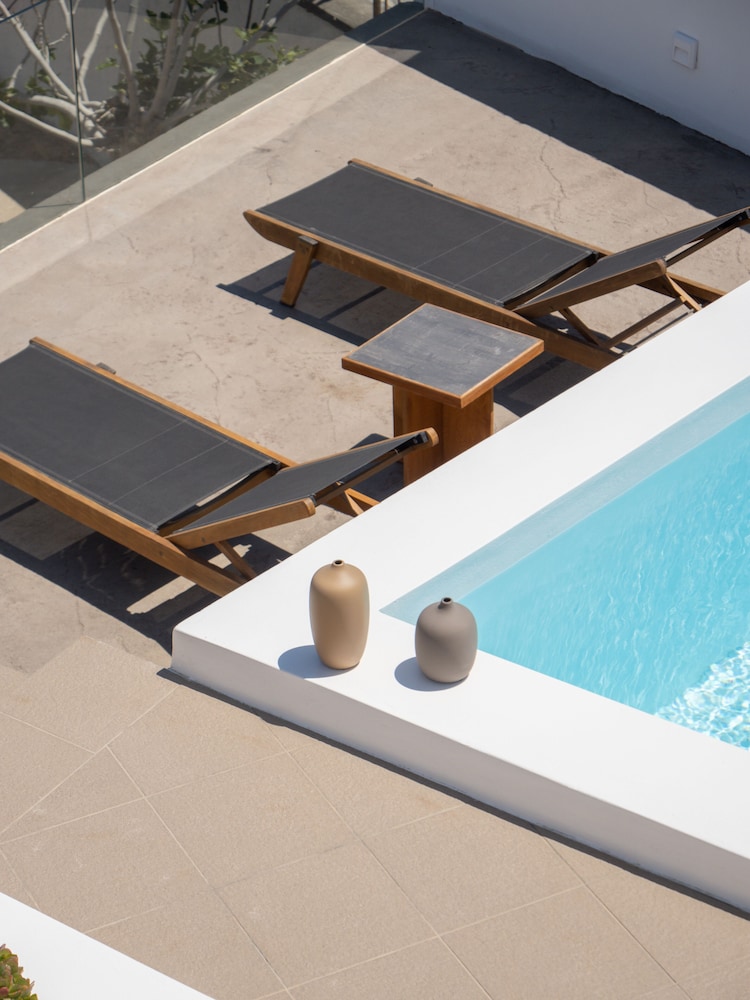 Valery Suites 24/54