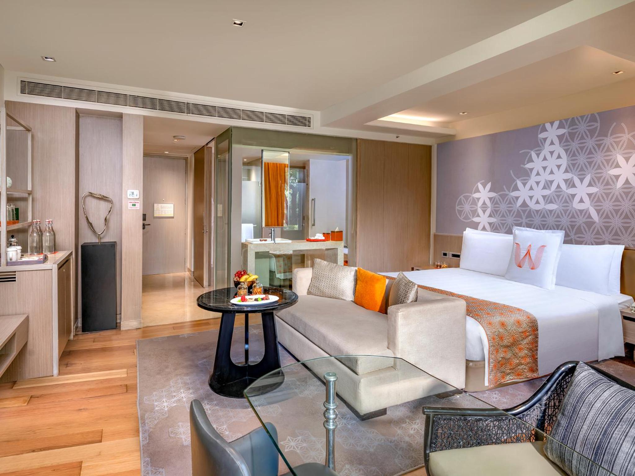 Suite, King Bed