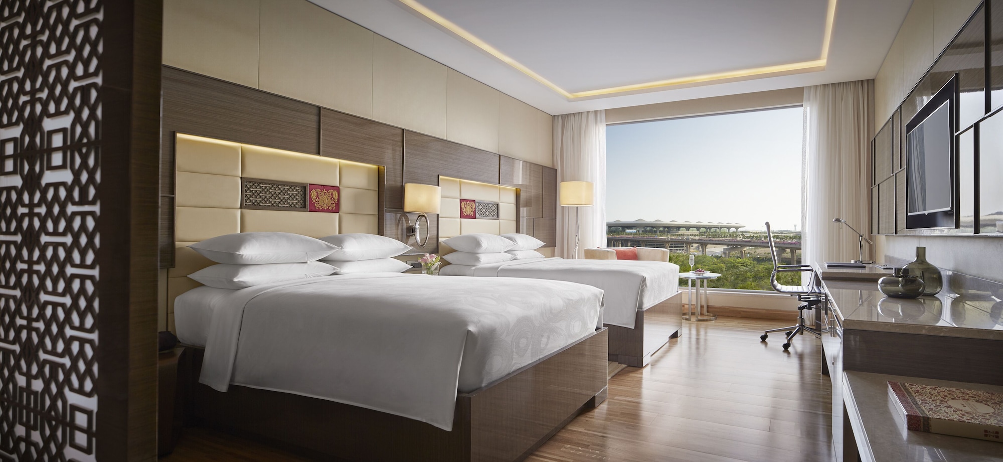 room, 2 double beds, pool view, Jw Marriott Hotel Mumbai Sahar 4/9