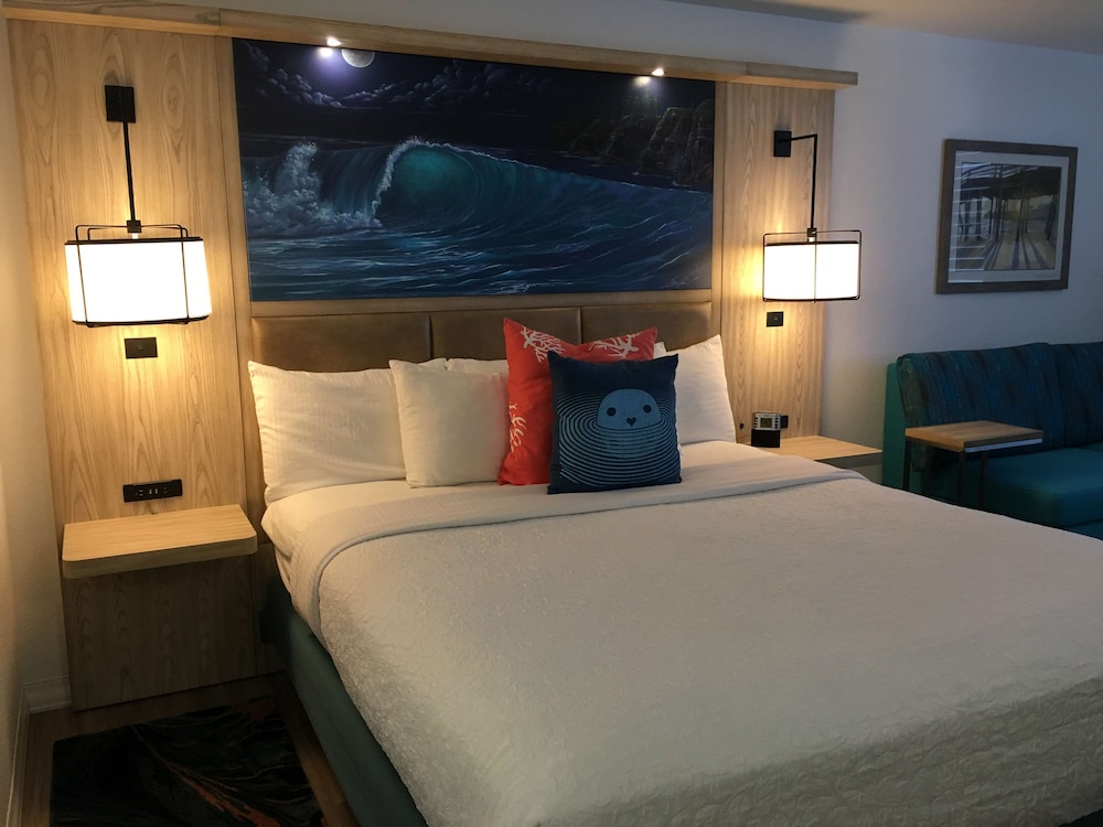 غرفة قياسية بسرير كينج لذوي الإعاقة، Best Western Plus Capitola By the Sea Inn Suites 4/8