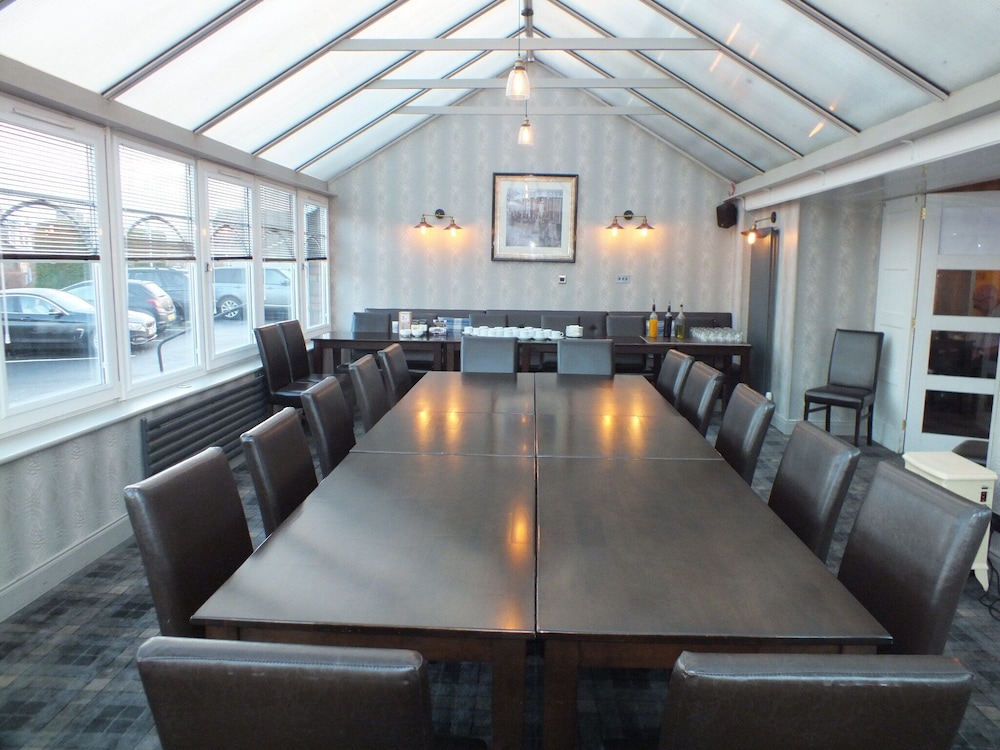 The Redcliffe 54/60