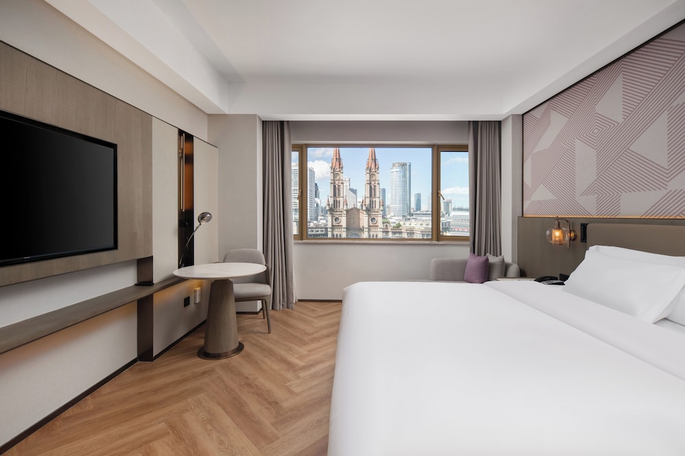 Standard, King Bed, City View, Smoking
