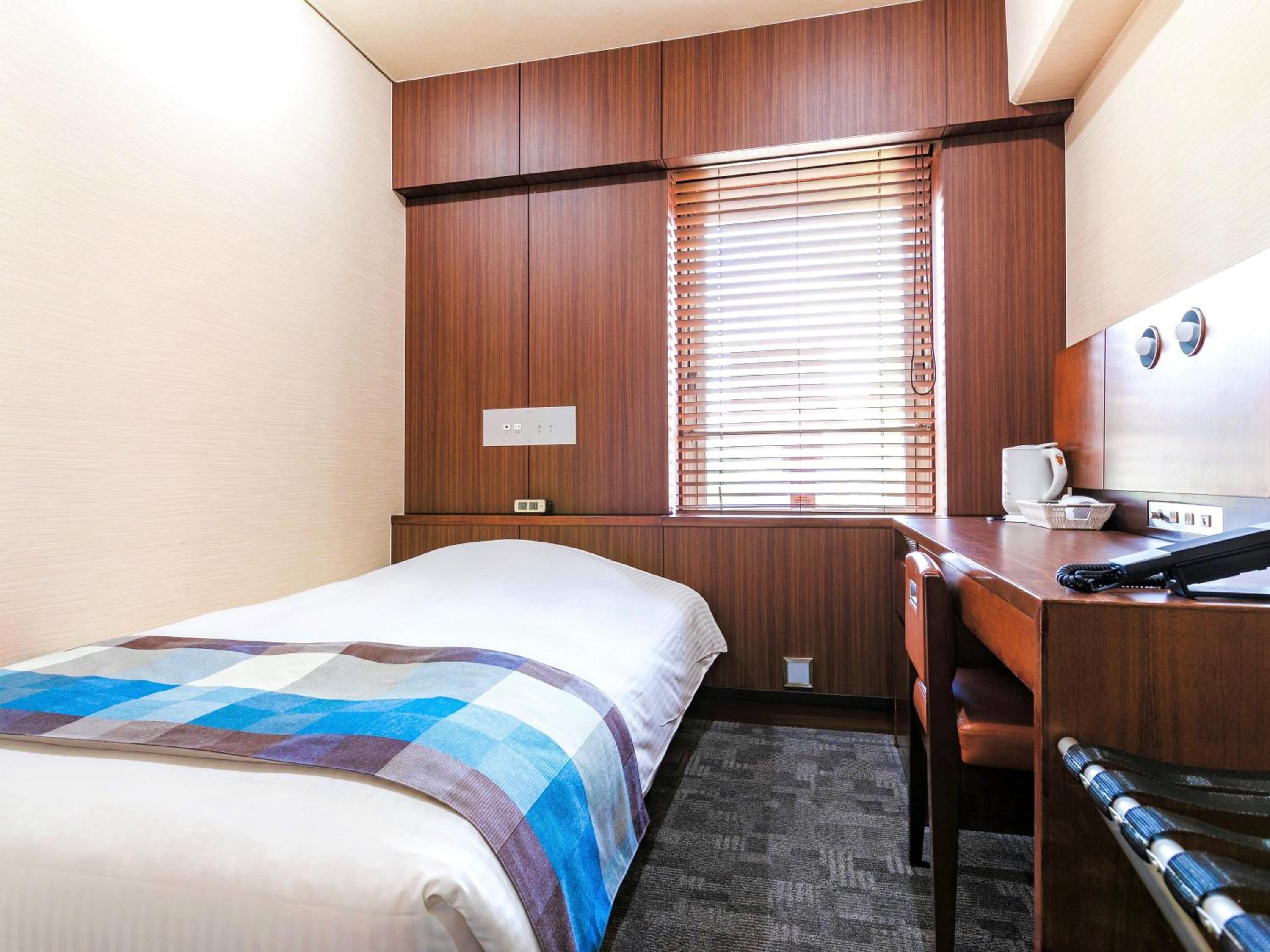 غرفة بسرير نصف مزدوج للمدخنين، Central Hotel Okayama 2/3