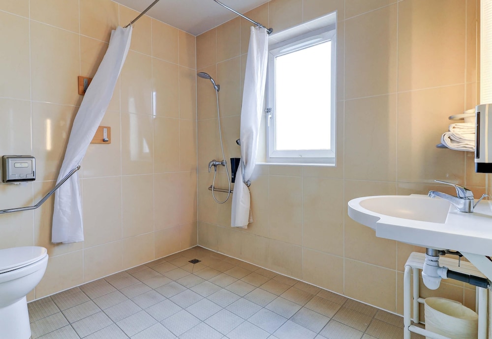 B&B HOTEL Dijon Les Portes du Sud 33/34