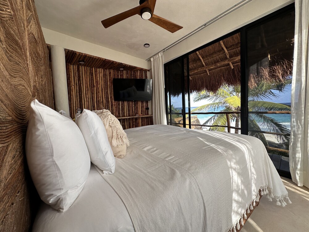 غرفة ديلوكس بسرير كينج بإطلالة على البحر بمسبح خاص، Orchid House Tulum Beach 2/2
