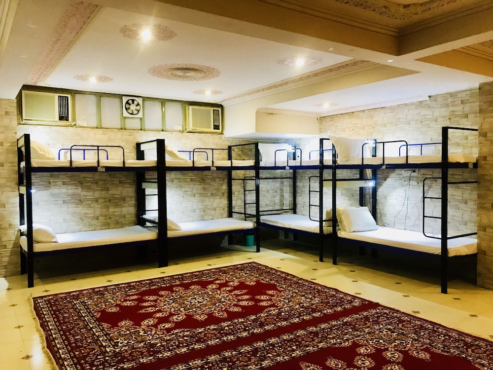 HOTEL CLASSIC INN 39/62