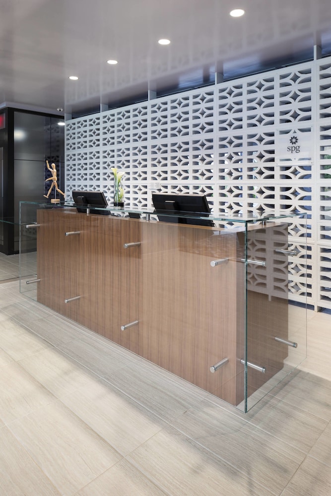 Lobby at Le Méridien Chicago - Oakbrook Center, OAK BROOK - IL