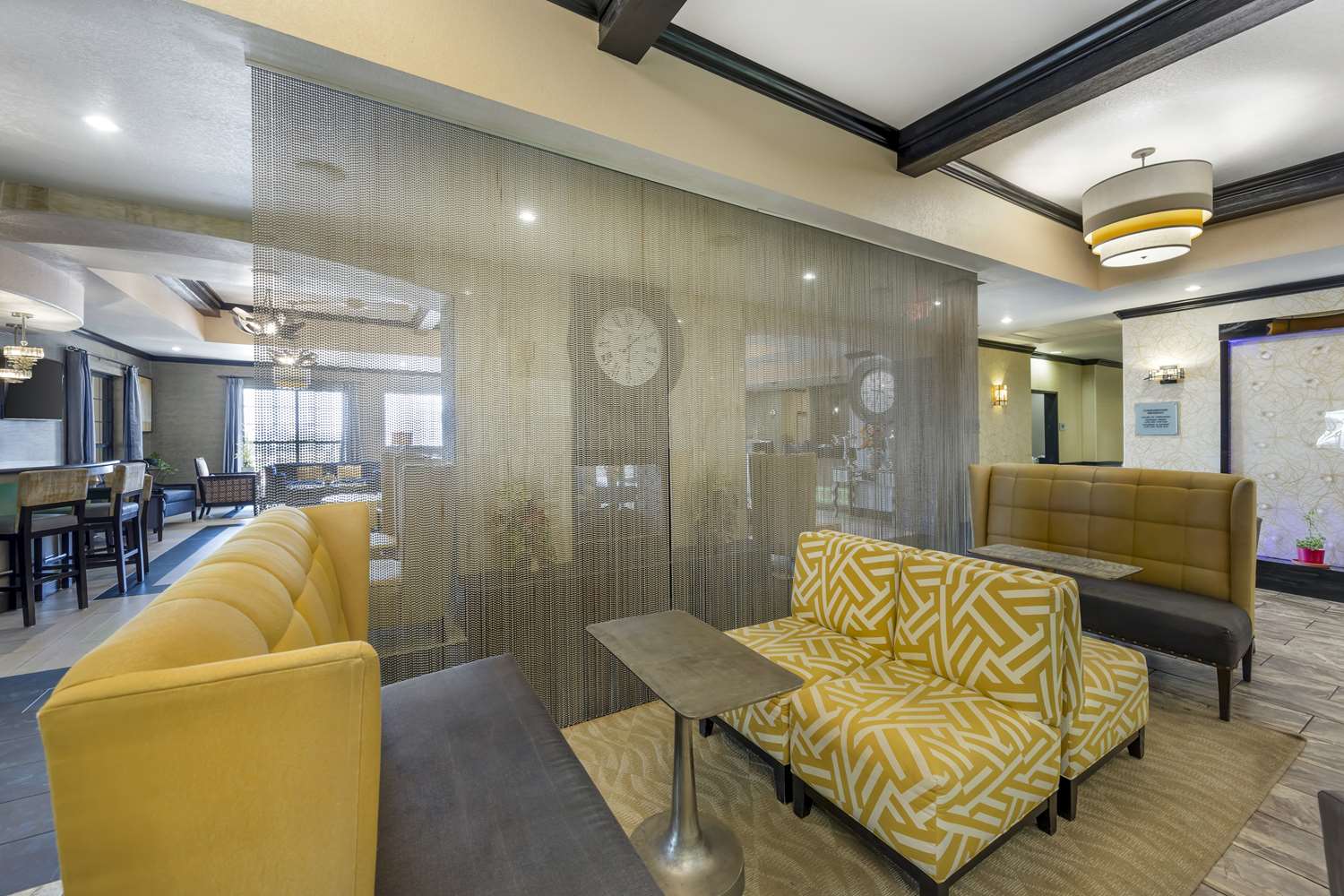 Best Western Plus Emerald Inn & Suites 21/39