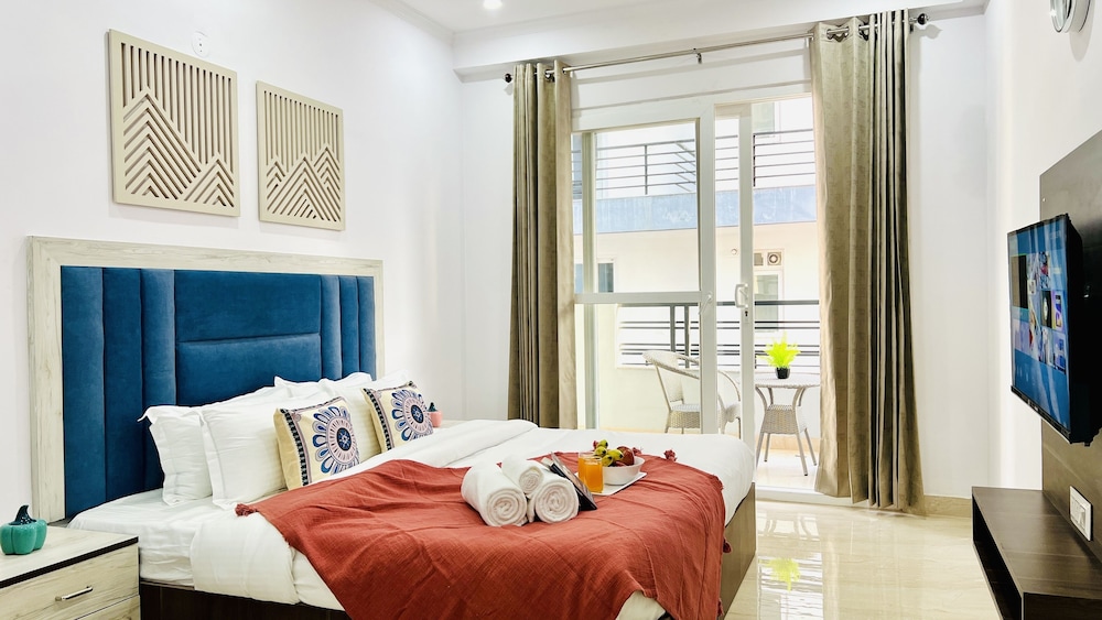 ZEN Suites Golf Course Road 18/50