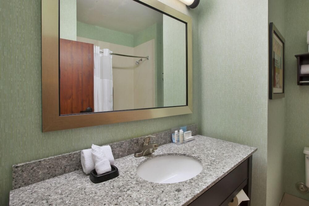 Larkspur Landing Hotel South Bend 50/50